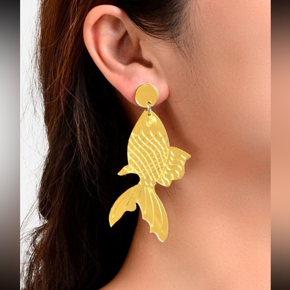 π Awesome Oversized GoldFish Fish Metallic Stud Earrings π